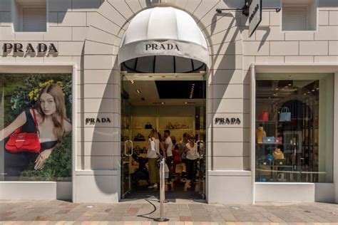 quando apre prada al fidenza village|prada fidenza milano.